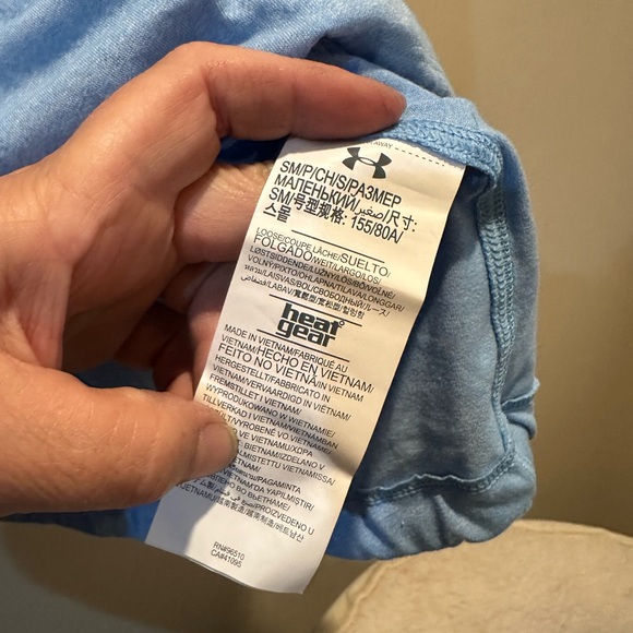 Under Armor Lightweight Pullover - Picture 4 of 6